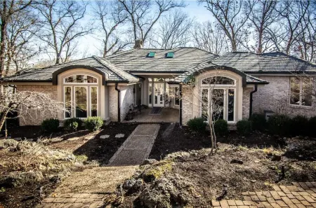 Luxury State Park Getaway with Lake Access and Dock & Gym