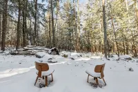 Private cabin on 3Acres with private hot tub! Lake access, Skiing, Snowmobiling!