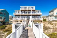 Oceanfront stunner in Emerald Isle - 2-stjärniga
