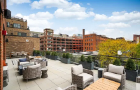 Luxury Apartment in Downtown with/Pool/Gym/Rooftop