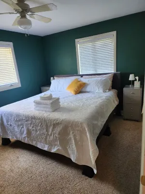 Legacy Home- Spacious 4 bedroom family friendly home. Hotels in Midland