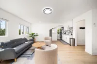 Charming 2-Bedroom Family Home in LA/Great Location with Complimentary Parking!