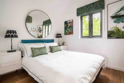 Stunning Lodge in Idyllic Setting, Near Cambridge Hotels in 