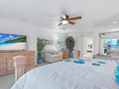 Beachy Places, Hot tub, Pool, Beach Hotels in Melbourne Beach