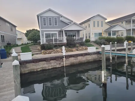 River Front 4-bedroom house with boat dock close to downtown St. Joseph.