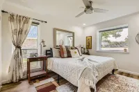 Lively Interior Oasis w/ Big Yard- Fast- WIFI