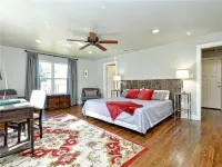 4BDRM W/Private Pool & Hot Tub - Walk to Town Square, Minutes to Wineries!