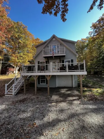 Beautiful, Fully Renovated Shellcamp Lake NH Home with private dock Hotels in Gilmanton