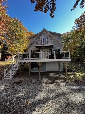 Beautiful, Fully Renovated Shellcamp Lake NH Home with private dock