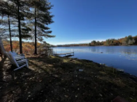 Beautiful, Fully Renovated Shellcamp Lake NH Home with private dock Hotels in Gilmanton
