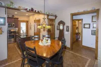 Myrtle on Mumford-Adorable Downtown Cottage w/Screened Porch