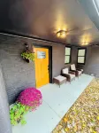 Veteran Stay_ King Bed_sleeps4_2 miles to post,food,shops_park work truck Hotels near Walmart Supercenter