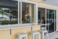Luxurious Pool Home Central to Everything! 알턴 타운 센터 주변 호텔