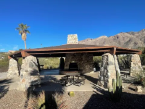 Skyline: 5 bed/6 bath, amazing views, tennis & basketball courts, pool, hot tub