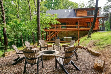 Honey Goat Hill, Sleeps 10, Centrally Located with Wooded Views