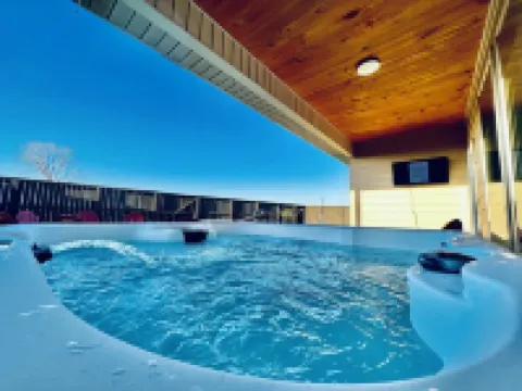 Varona's Paradise: Stunning New Luxury Home