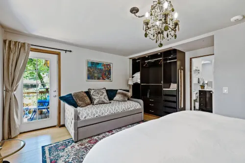 Cozy Home in the Redwoods ~Toys~ Hot Tub ~Chill Zone. We GOT You Covered!