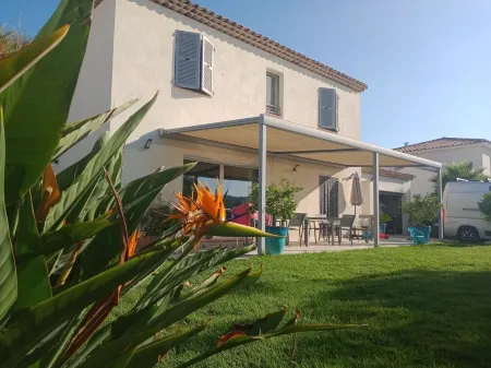 Villa le goupil 2km from the beach of Les Lecques between sea and vineyards with swimming pool