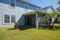 King bed, Water Views, sleeps 8, TVs in every room, public pool.