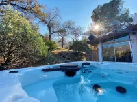 Spa, 5 minutes from Sequoia National Park. Spacious, convenient and private.