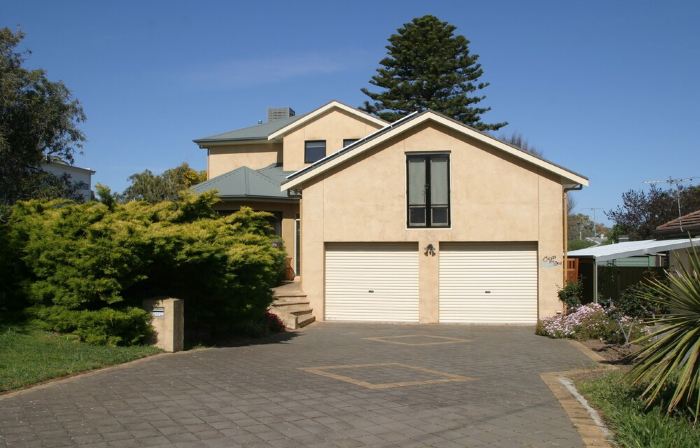 Spoil yourself! Gateway- McLaren Vale wineries, Moana Beach & Onkaparinga Gorge!