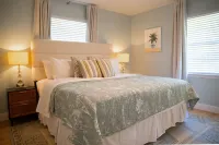 Adventure on Arbor - close to the beach & downtown - includes a golf cart!!