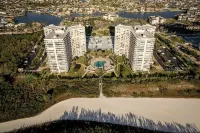 November Special: Beachfront 2 Bed/2 Bath Unit with Amazing Views of the Ocean South Marco Beach 주변 호텔