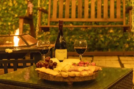 Nature Getaway with lake view and a game room!