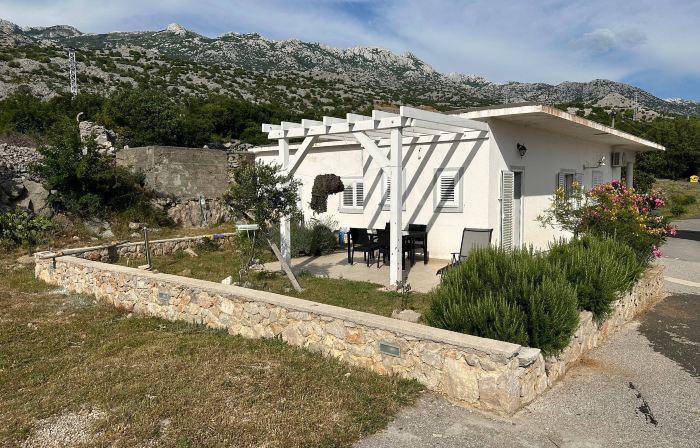 Charming Apartment in Lukovo Šugarje with Mountain Views