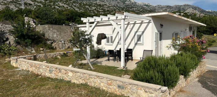Charming Apartment in Lukovo Šugarje with Mountain Views Hotels in Općina Karlobag