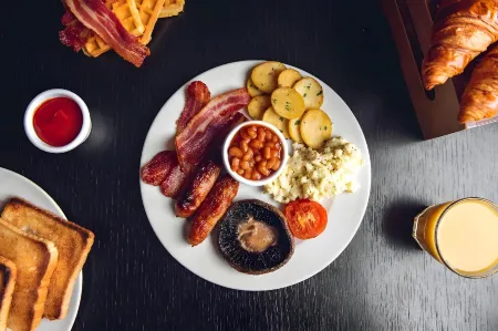 The Charlton Inn Отели в г. Уинтерборн Кингстон