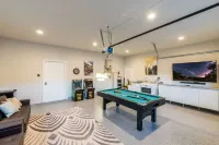 Downtown Fullerton Home w/ Pool Table & Fun Entertainment Space – Near Disney!