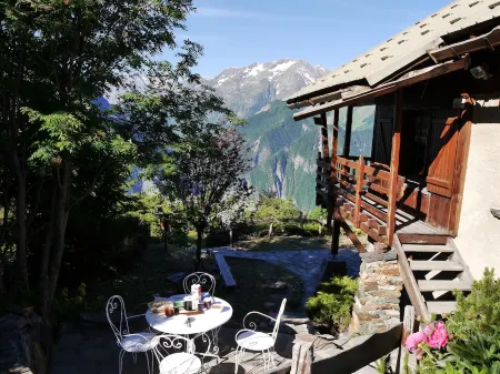 In CHALET PRIVÉ Mon RÊVE appart 6/8 p domaine de l'Alpe d'Huez. Отели в г. Виллар-Рекюла