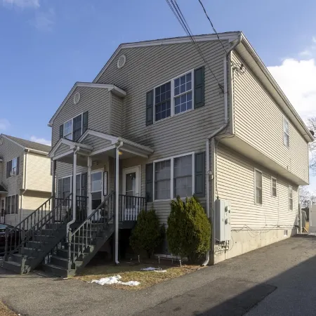 Cozy 3-bedroom Duplex2 in beautiful Springfield with WiFi, central AC