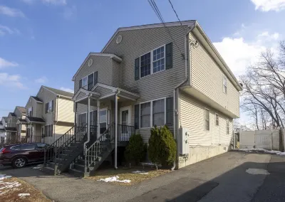 Cozy 3-bedroom Duplex2 in beautiful Springfield with WiFi, central AC Hotel in zona Springfield Science Museum