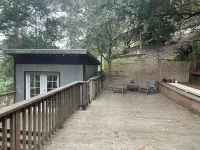 Soothing cabin with WiFi in Oakland Hotel dekat Mathematical Sciences Research Institute