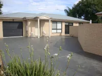 Quiet area across from the lake Hotels in Yarrawonga