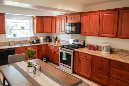 ENTIRE House!~3min to Old Town LaVerne! Отели рядом с достопримечательностью «Университет Ла Верн»