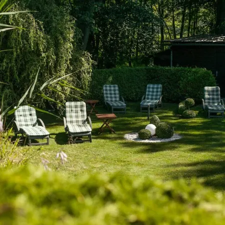 Small and very individual chalet with a special charm right on the lake...