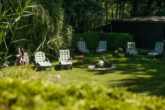 Small and very individual chalet with a special charm right on the lake...