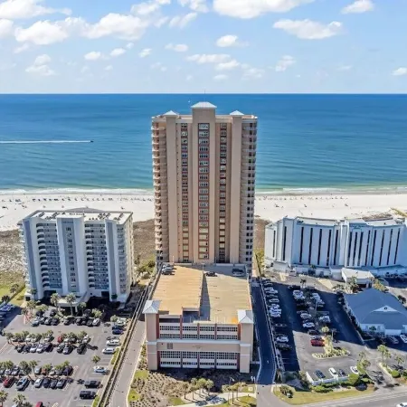 Luxury 4BR Beachfront Corner Unit, Panoramic Gulf Views, Lazy River, Indoor Pool