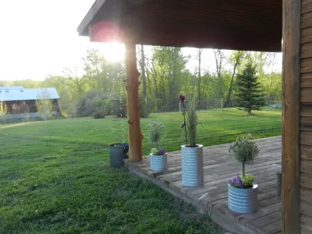 Gallatin River Cabin between Bozeman and Big Sky. Отели в г. Фор Корнерс