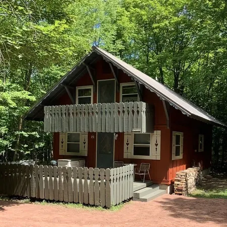 Cozy creekside cabin near Big Powderhorn's Lift #1 & Recreational Trail #2!!