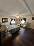 Waterfront,new dock;relax& fun:sleeps six,two full baths. Allow one sm - med dog