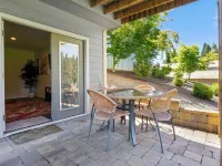 Stylish Two-Story Getaway on Keizer's Quiet Outskirts Hotels in Keizer