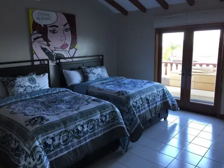 Spacious Hamilton Cove Condo With Golf Cart Included.