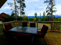 Beautiful Mountain views, 5 ski areas, Nat'l forest hiking, biking, lakes. - 샬레 호텔