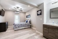 LAKE HOUSE FAMILY VACATION RETREAT, w/water toys sleeps 16 and RACE Ready