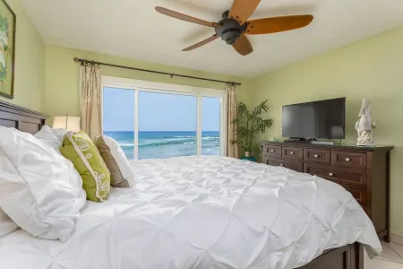 Big August 2025 Discount! Rare Beach Front Home at Kona Surf and Racquet Club Отели рядом с достопримечательностью «Уайт Сандс Виллидж»