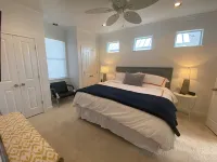 Lovely, bright house .4 miles from Main Street, private pool